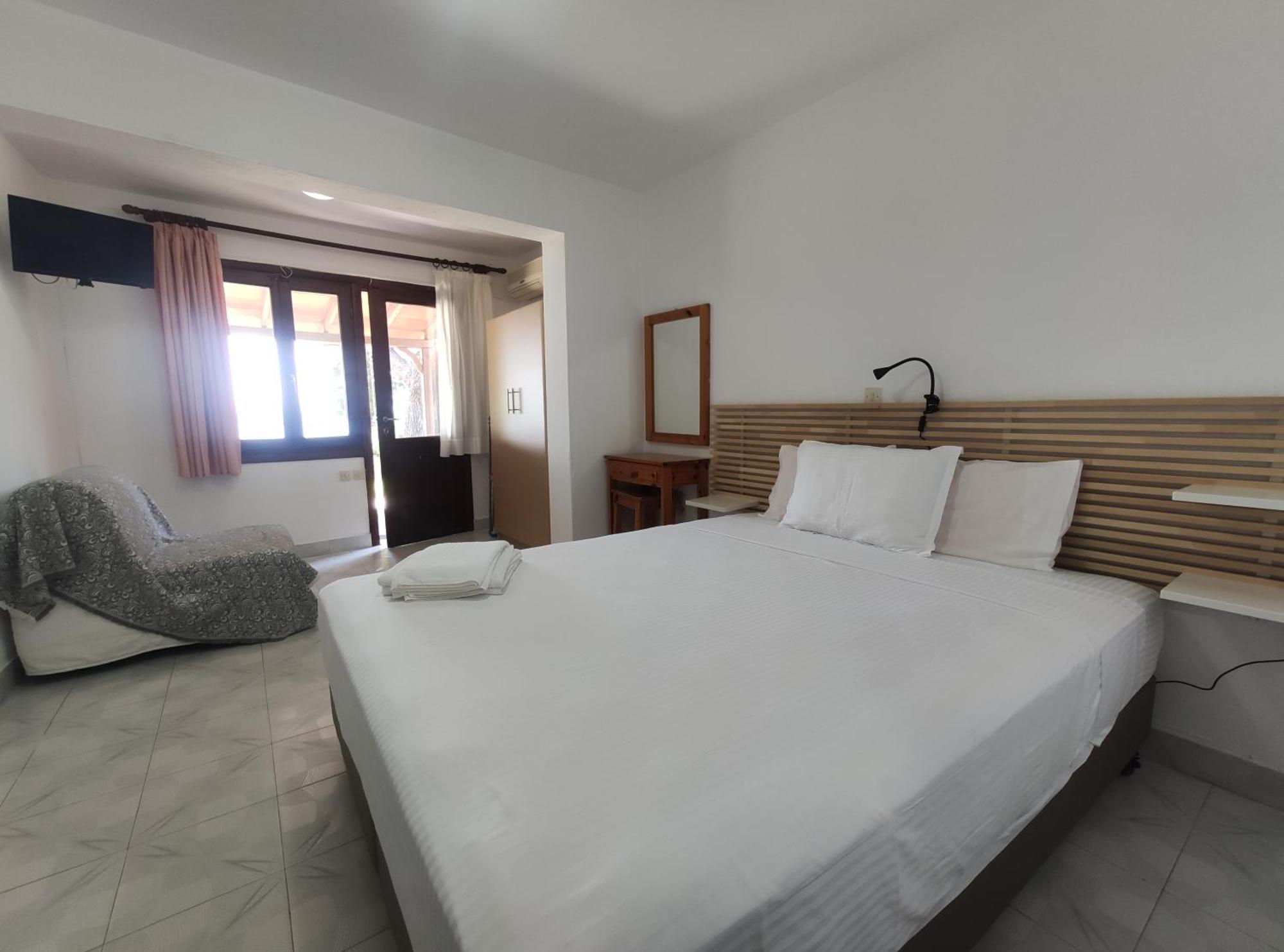 Para Thin Alos Inn Néos Marmarás Exterior foto